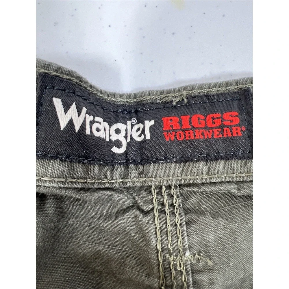 Wrangler Riggs Workwear Men's Green Rip Stop Canvas Rugged Size 44 X 32